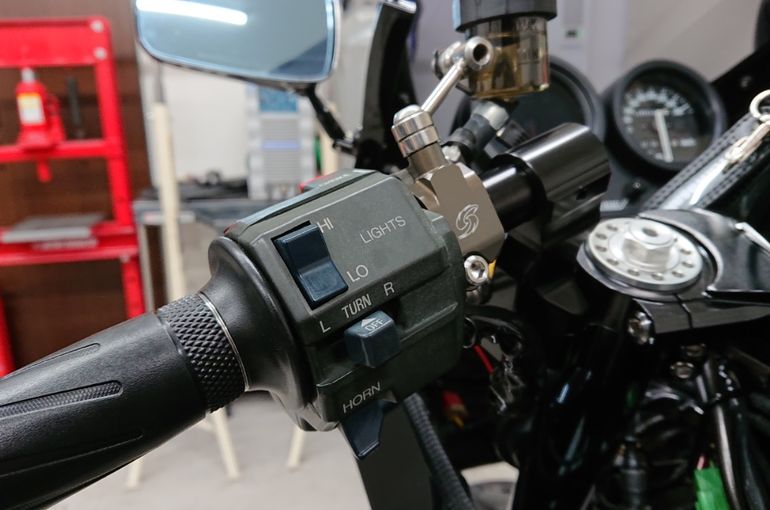 カワサキ　GPZ900R　純正ハンドル Yahoo!オークション -「gpz900r 純正ハンドル」の落札相場・落札価格