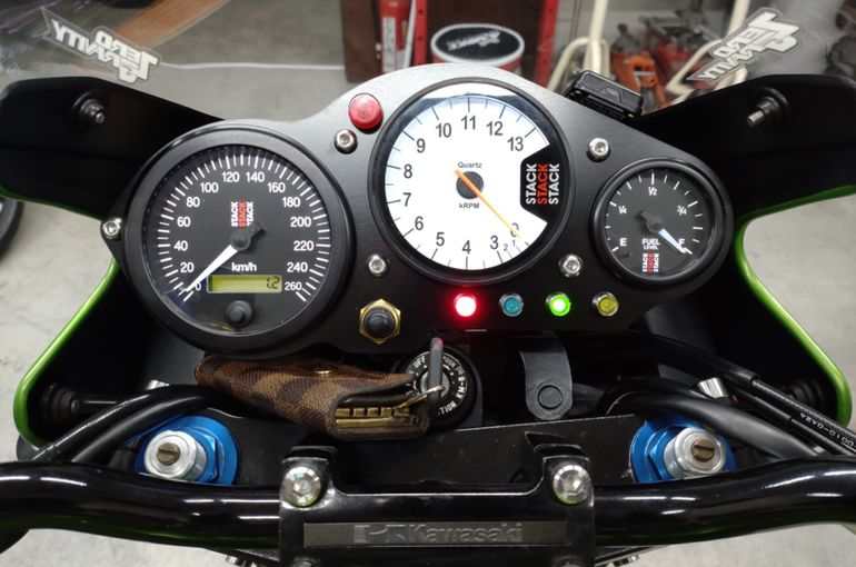 ZRX1200R メ−タ−カスタム①