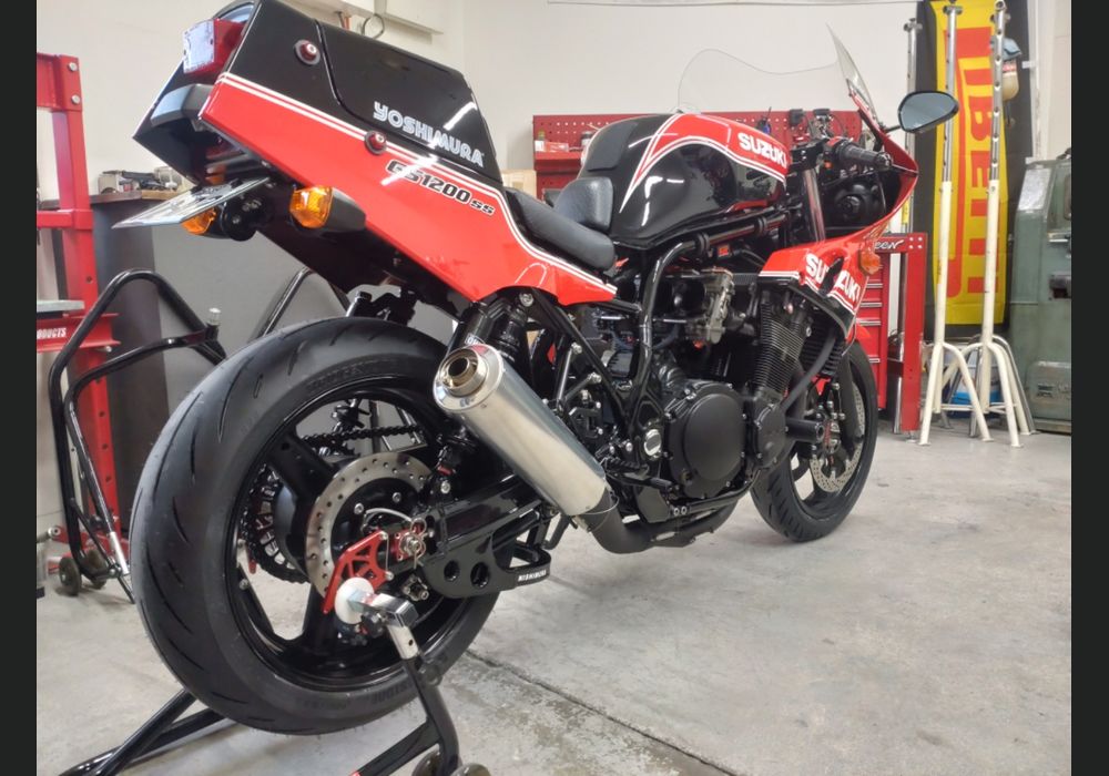 スズキ GS1200SSアッパーカウル黒赤ヨシムラカラー