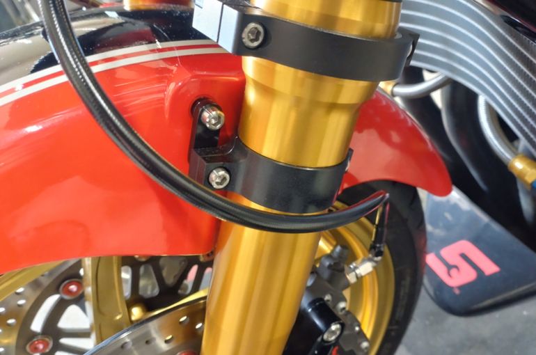 GS1200SS オーリンズ正立フォーク装着!②