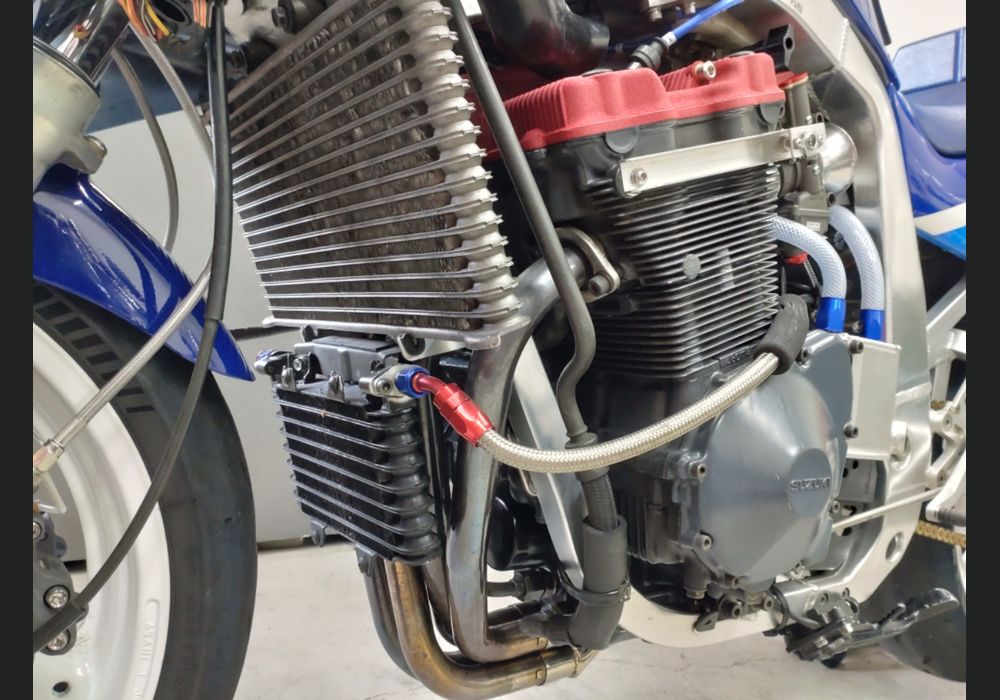 GSX-R750J H様号 | 川崎で大いに喜ばれているカスタムショップが