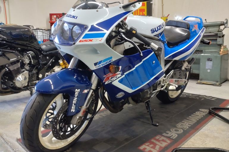 GSX-R1100 レーシングカウル装着①