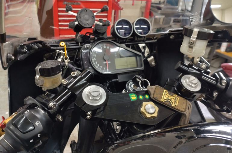 GS1200SS メーター