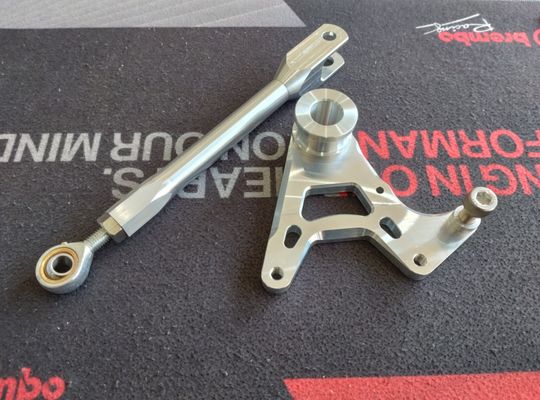 油冷　リヤキャリパーサポート