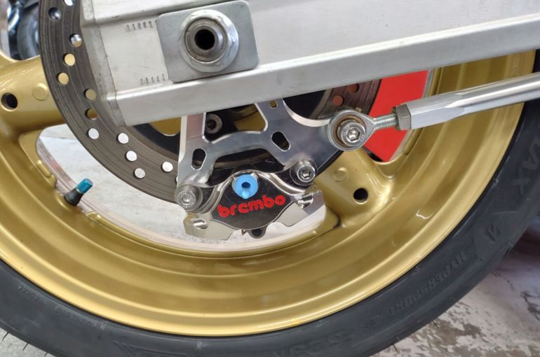 GS1200SS キャリパーサポート