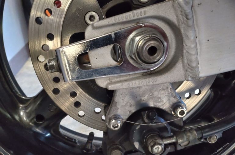 GSX-R1100  チェーン引き