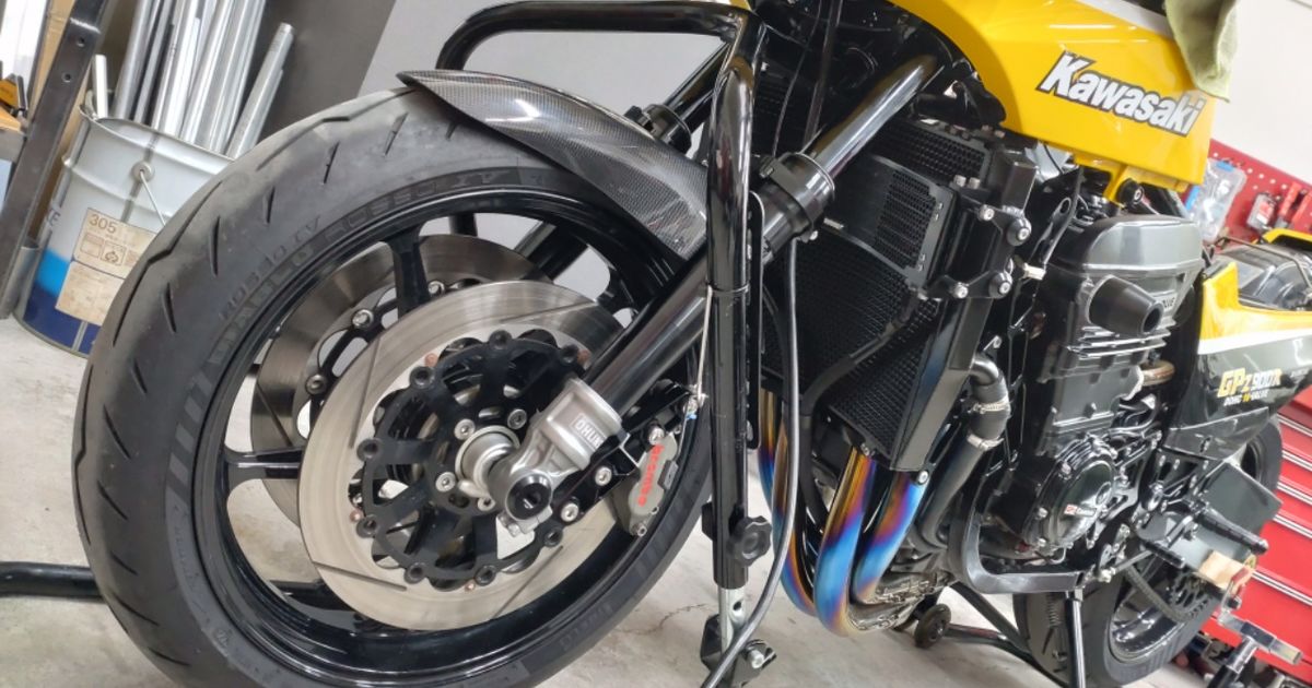 GPZ900R フロント廻りをリメイク作業。