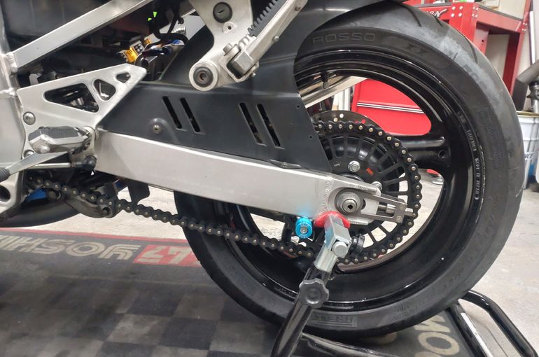 GSX-R1100 スイングアームを換装ショート化